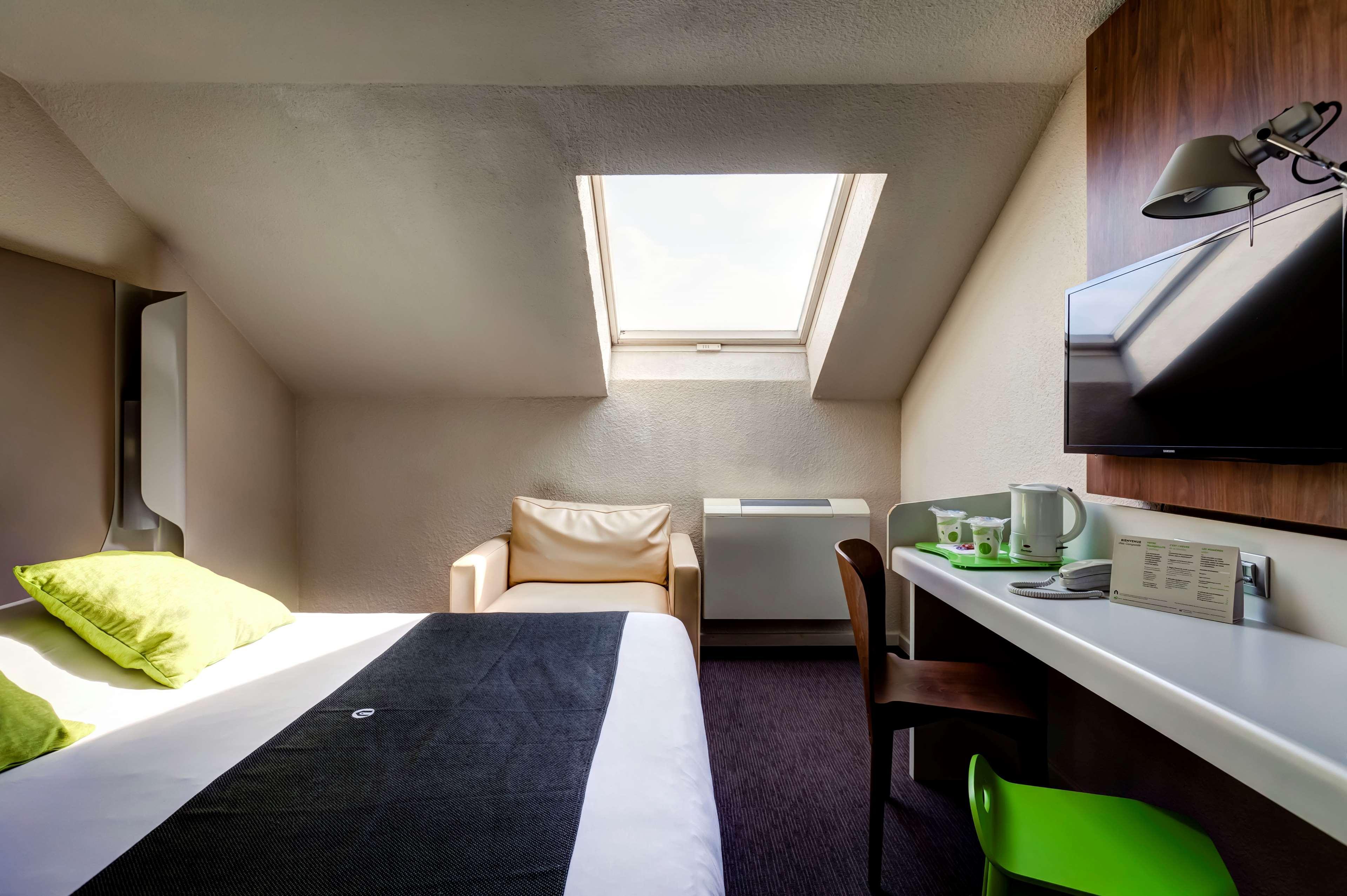 Campanile Evry Ouest - Corbeil Essonnes Hotel Екстериор снимка