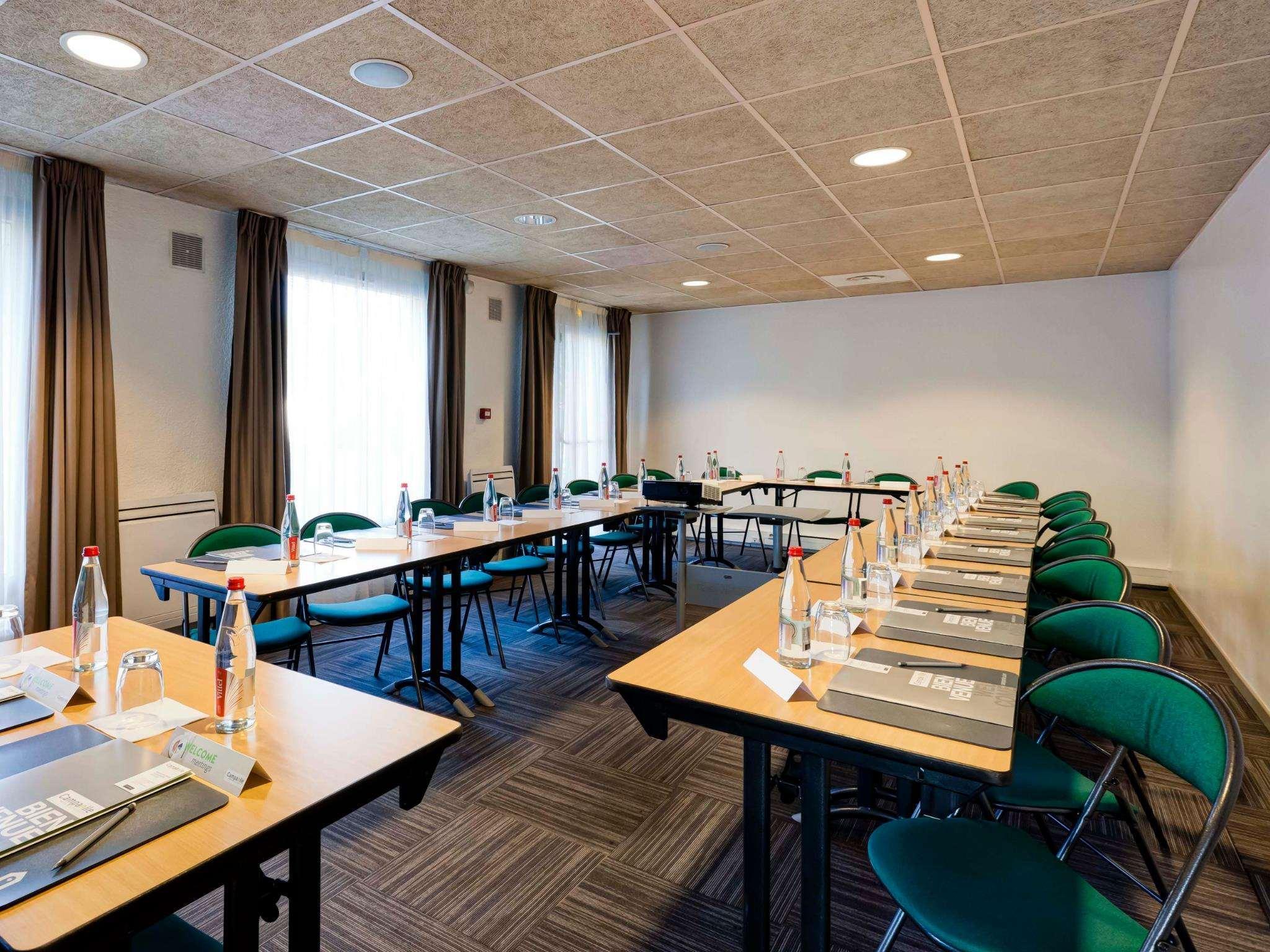 Campanile Evry Ouest - Corbeil Essonnes Hotel Екстериор снимка