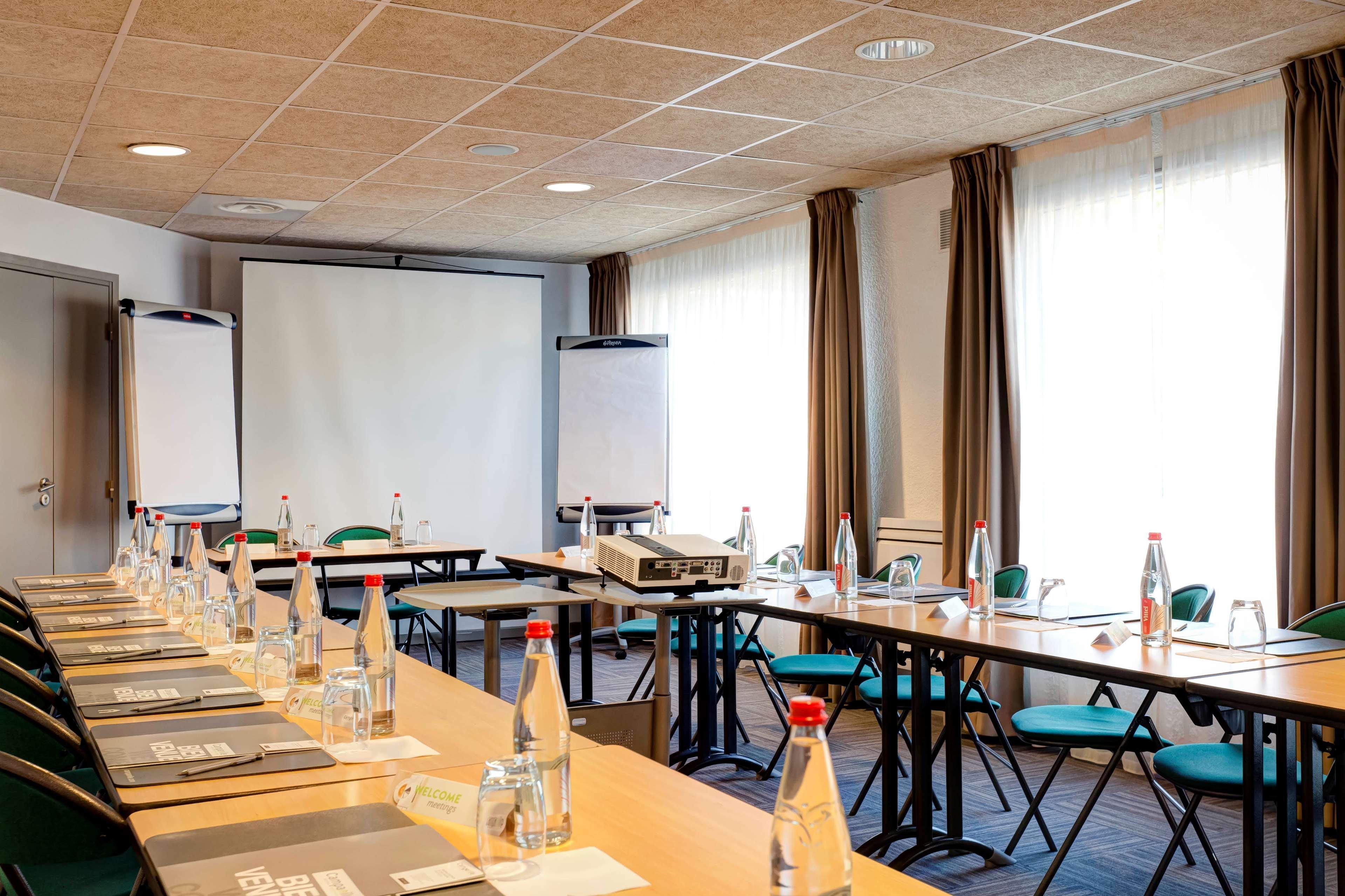 Campanile Evry Ouest - Corbeil Essonnes Hotel Екстериор снимка