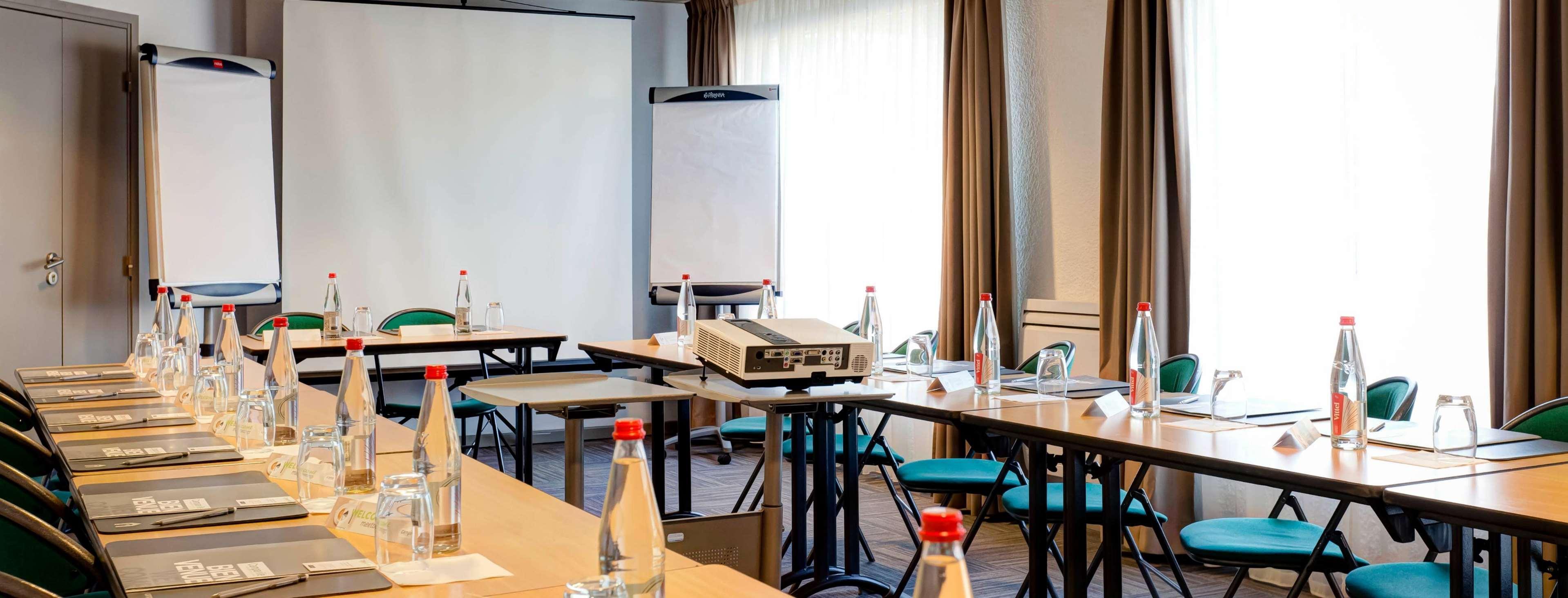 Campanile Evry Ouest - Corbeil Essonnes Hotel Екстериор снимка
