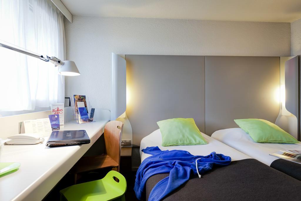 Campanile Evry Ouest - Corbeil Essonnes Hotel Екстериор снимка