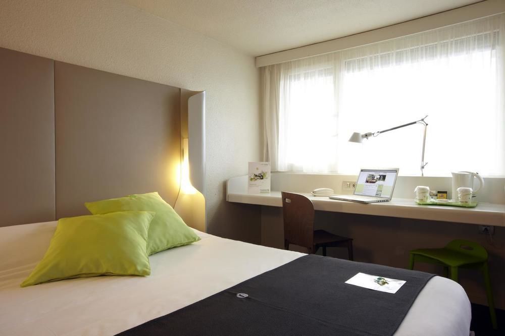 Campanile Evry Ouest - Corbeil Essonnes Hotel Стая снимка
